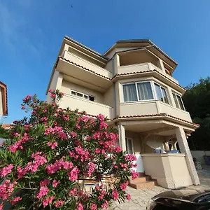 Apartman Kim, Rab Town